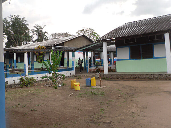 Two of Kikongo hospital's buildings. Photo courtesy of Katherine Niles.